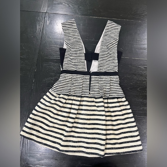 BCBGMaxazriaWomens Piper Striped V-neck dress with Peplum Size 08 - Picture 5 of 11